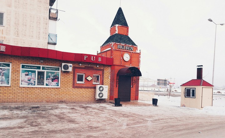 A Big Ben cafe