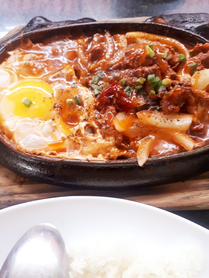 gril beef in plate