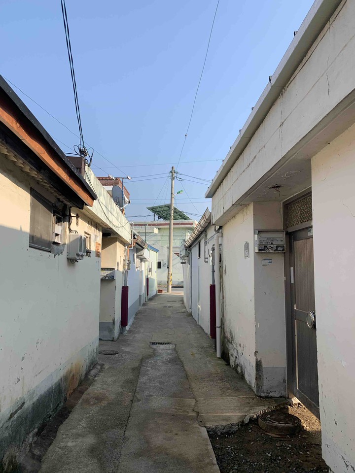 Alleyway somewhere in Korea