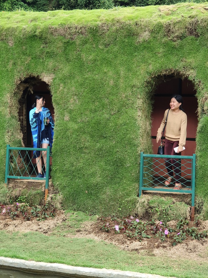 2 Angels on Hobbits Village