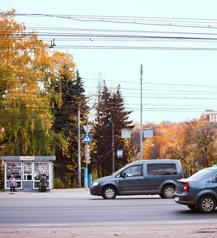 город