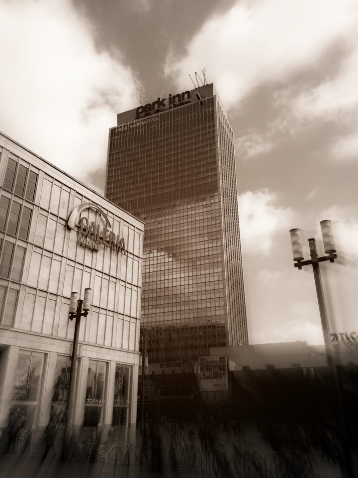 Monochrome Park In Hotel Berlin