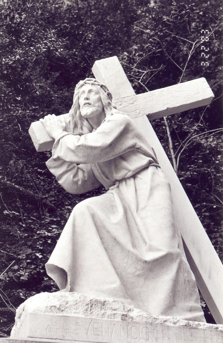 Statue of Jesus Bearing the Cross