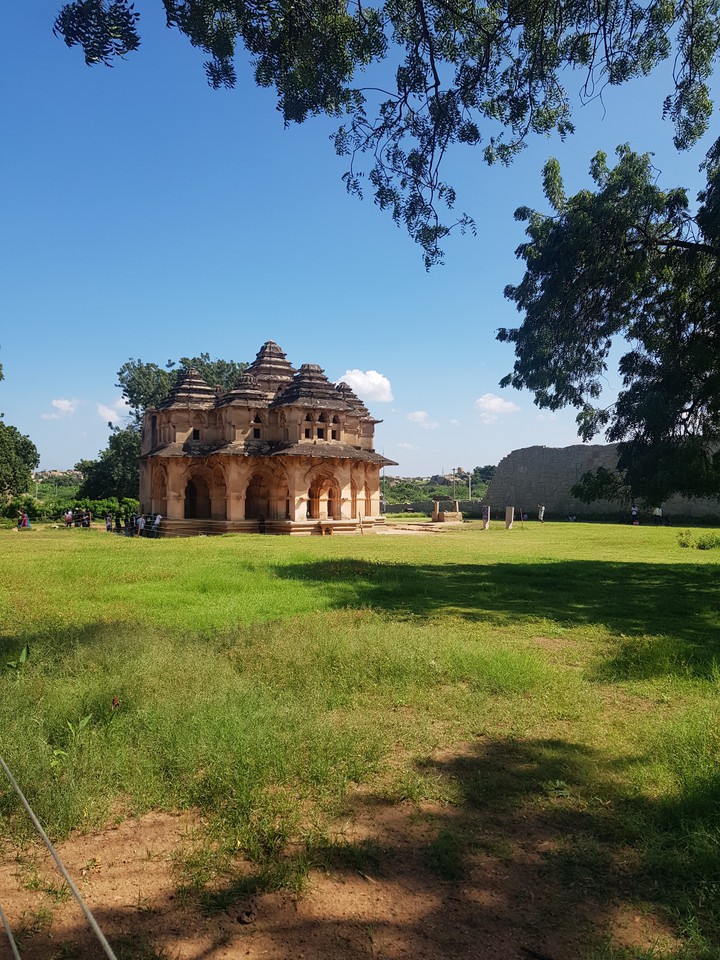 lotusmahal hampil