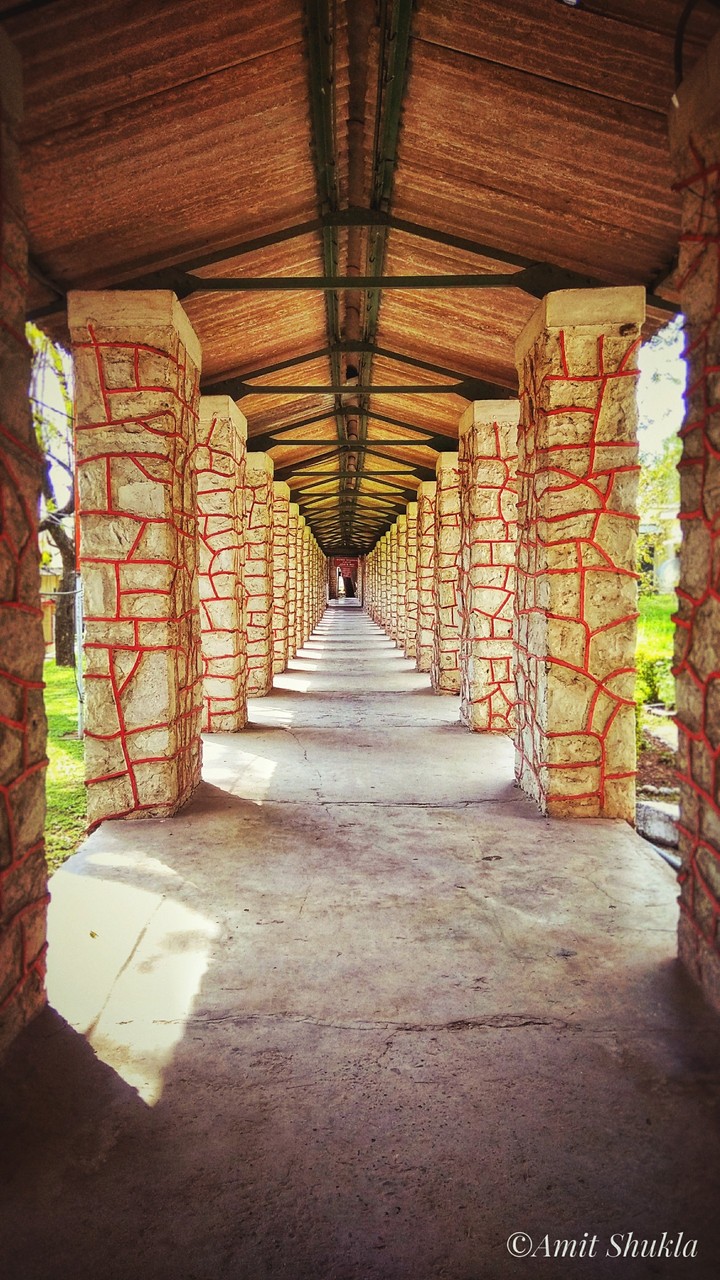 Symmetrical Pillar Passage