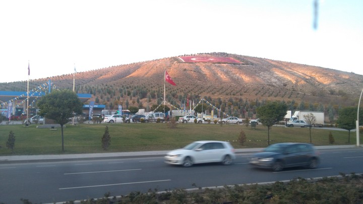 BAYRAĞIMIZA OLAN SEVGİLER HER YERDE