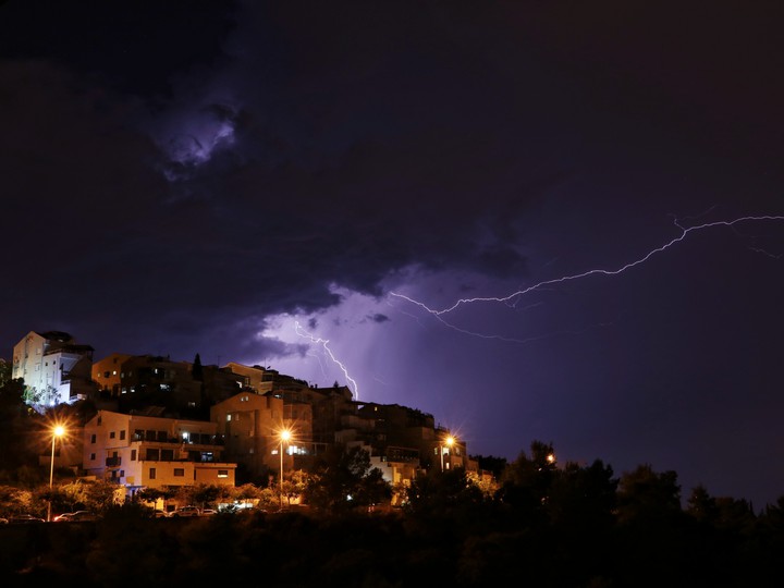 Lightning stripe