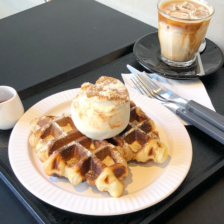 ice cream. waffle