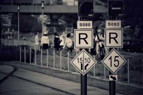 R R