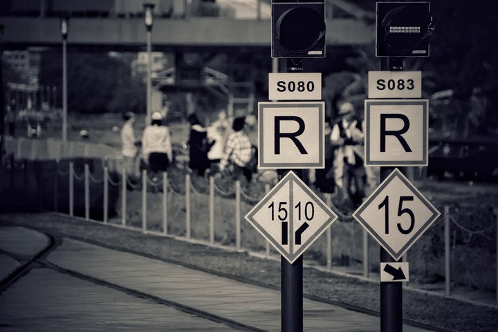 R R