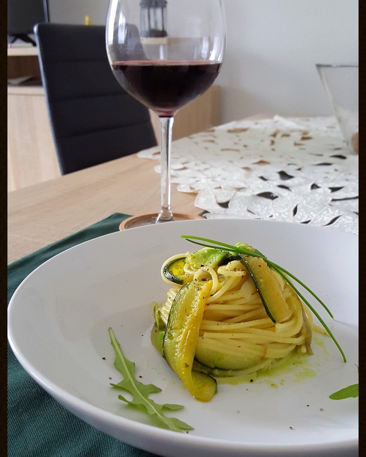 spaghetti Avocado e zucchine