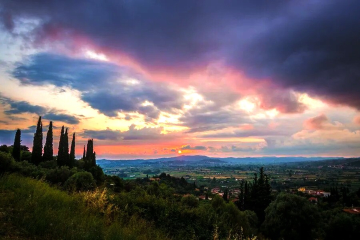 LIKE A PAINTING