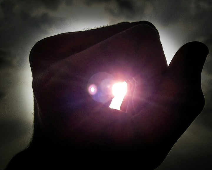 sun in thr hand