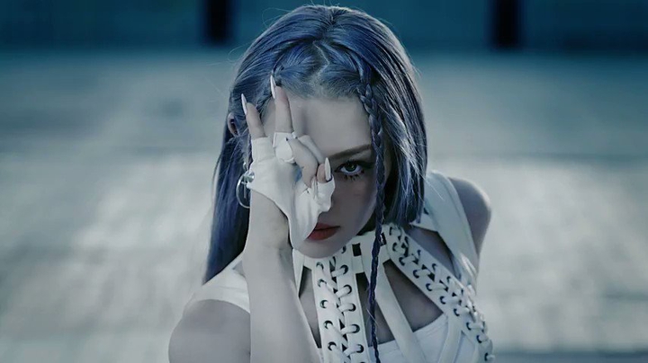 ALEXA ☆ VILLAIN