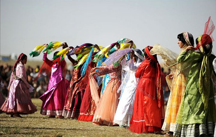 Kurdish women dance