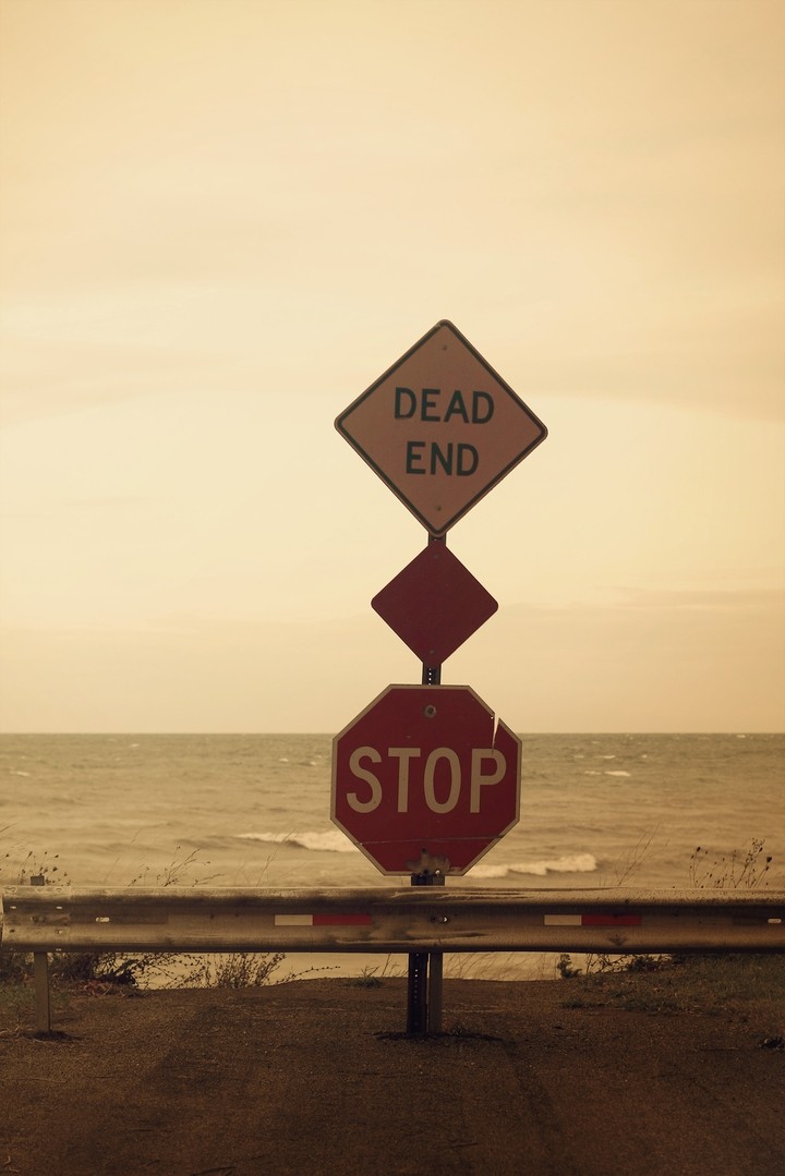DEAD END STOP