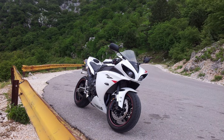 Yamaha R1