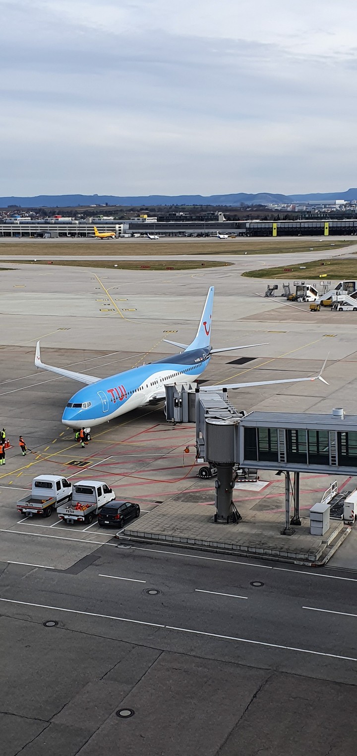 TUI airplane