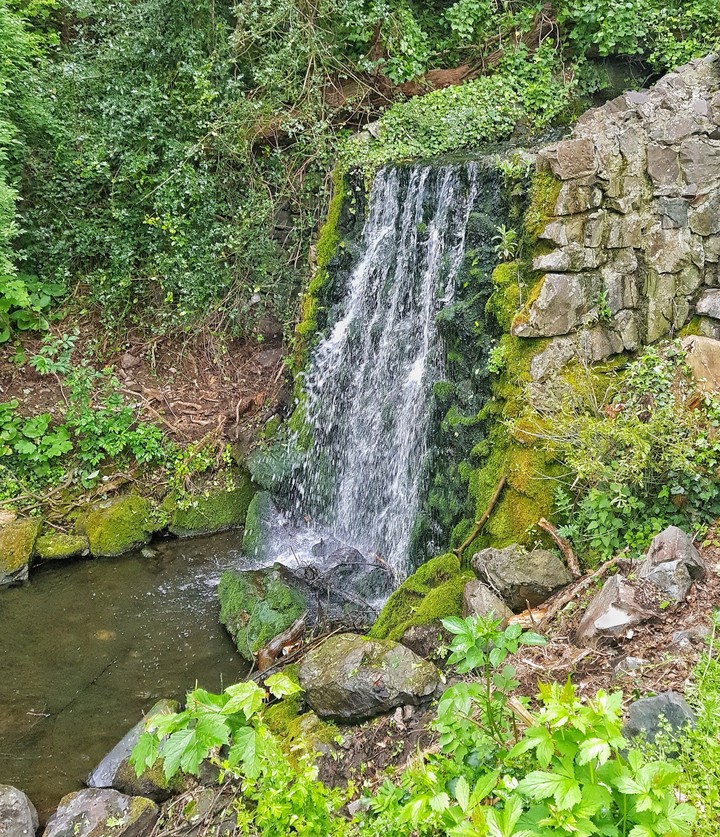 minature waterfall