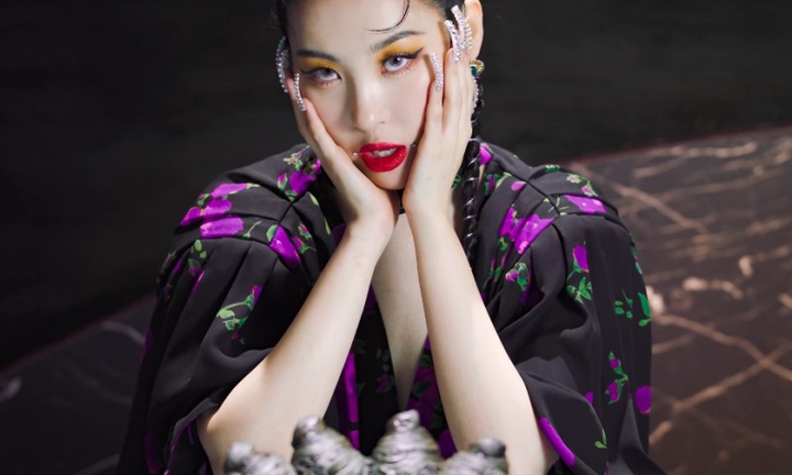 Korean singer Sunmi's tail album