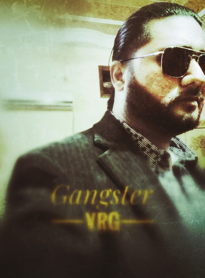 The Gangster Look For Beautiful Girls and women VR