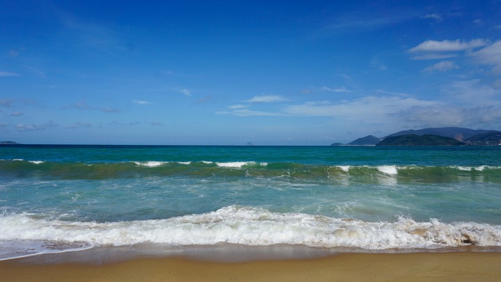 Wavy sea&blue sky