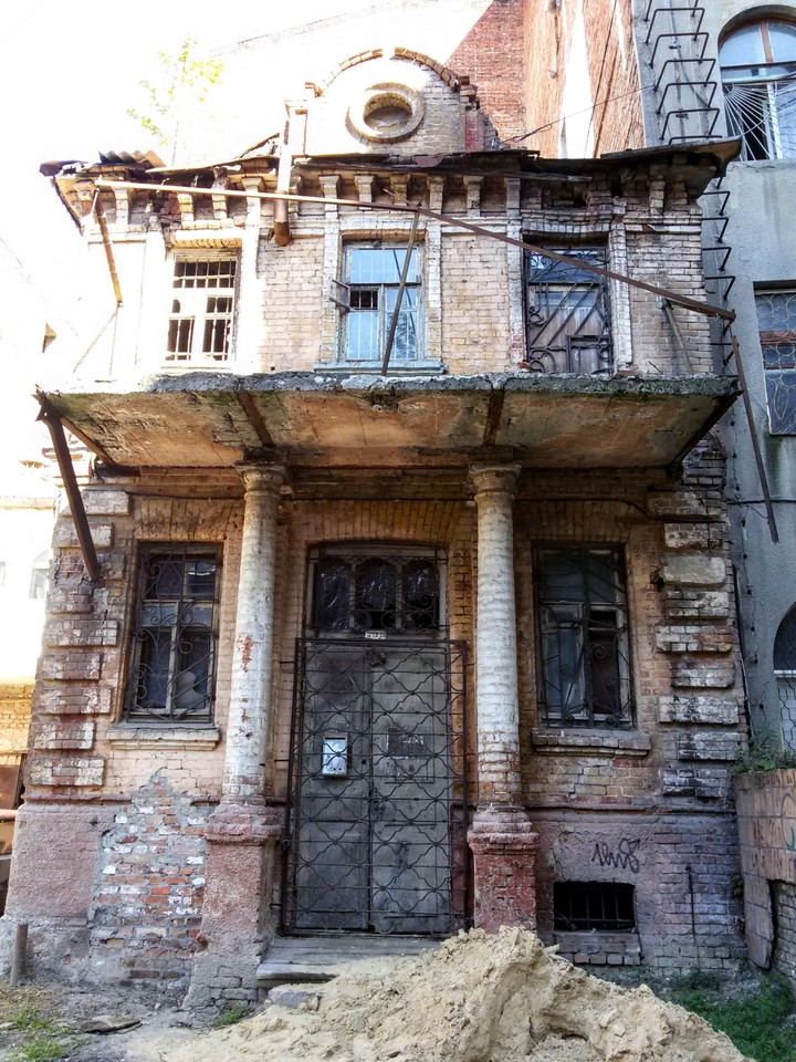 Старинный дворик