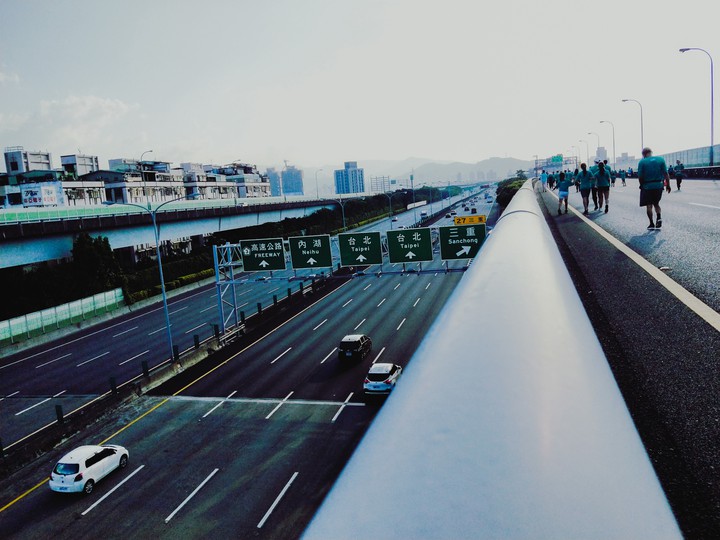 台灣新北高架路跑