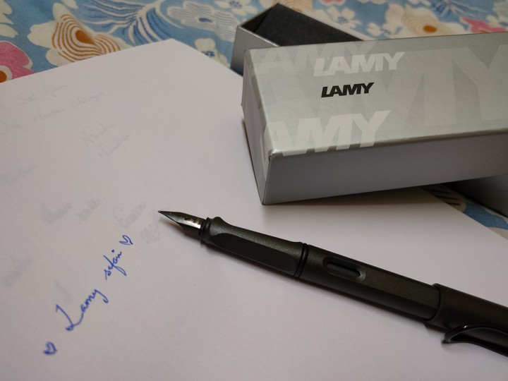 Lamy safari fountain pen