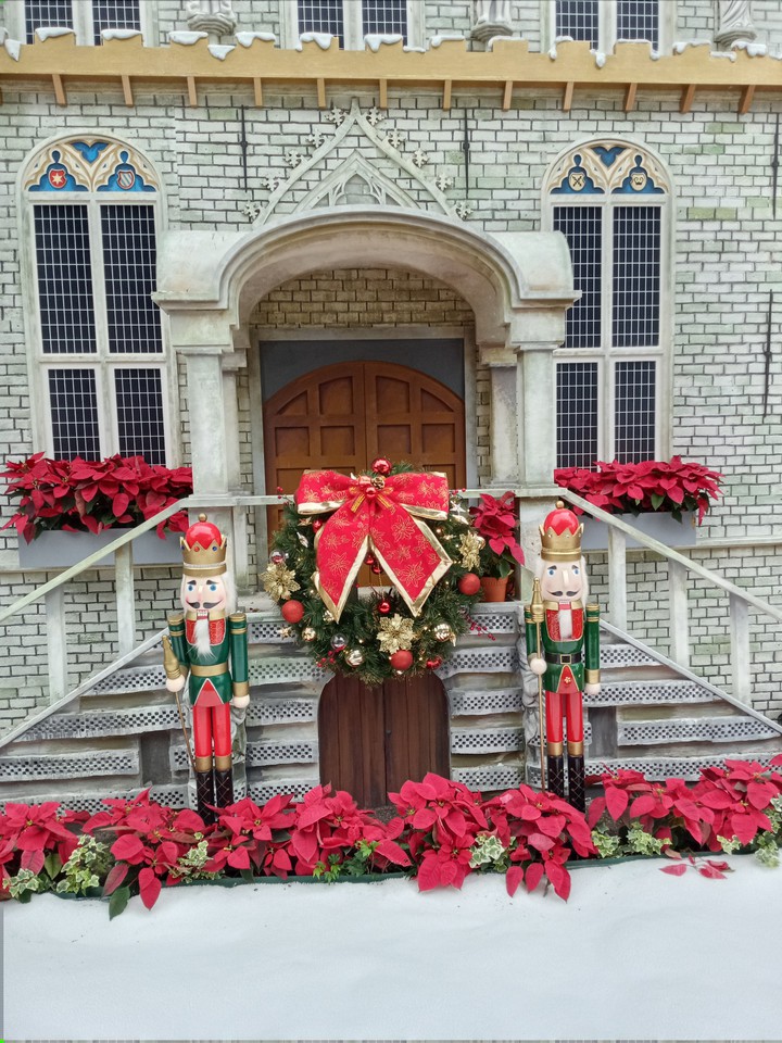 Guard Nutcrackers