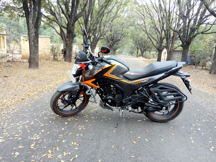 Honda hornet 160r