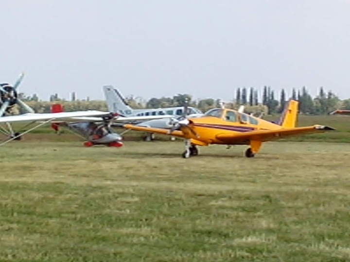 verschindene Flug zeuge.