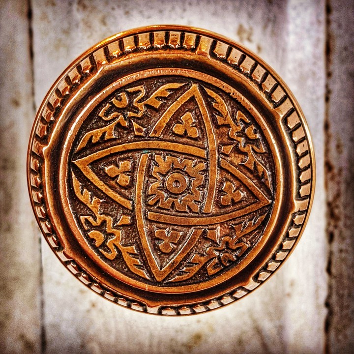 knotty doorknob
