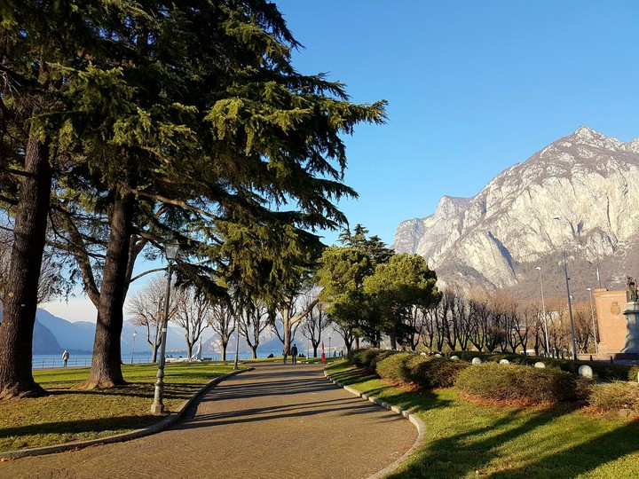 passeggiando al lago