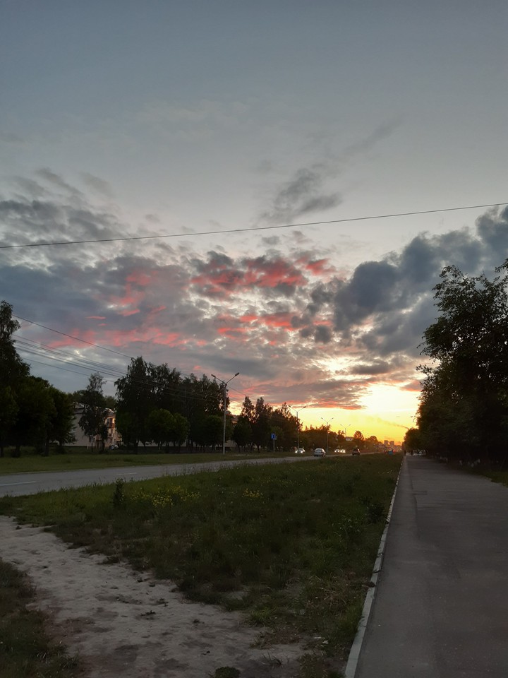 Небо в городе летом