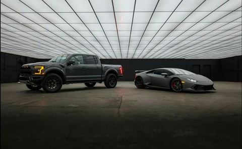 Ford Raptor vs Lamborghini