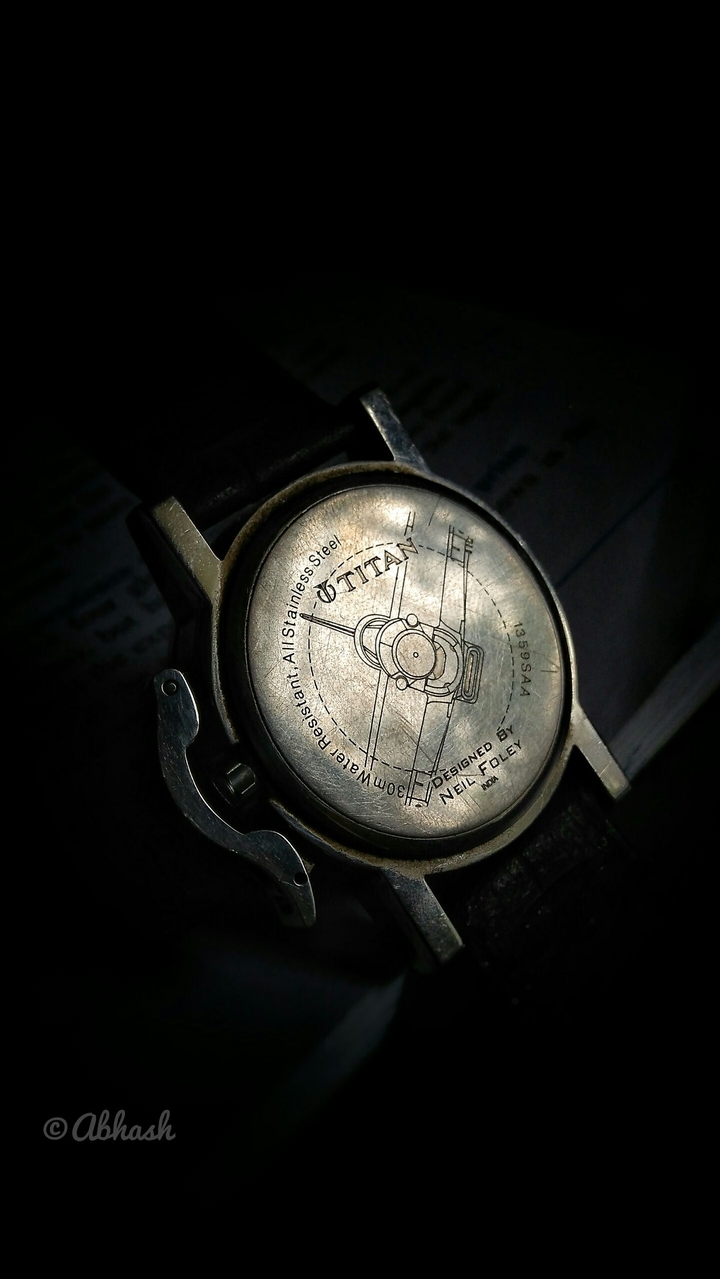 Look into the world with vignette on.