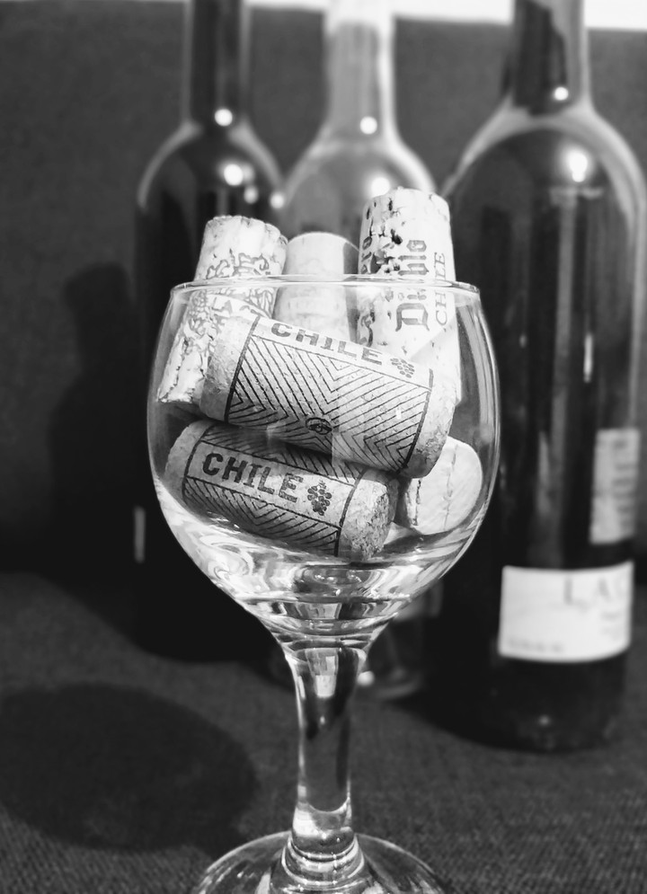 wine black & white
