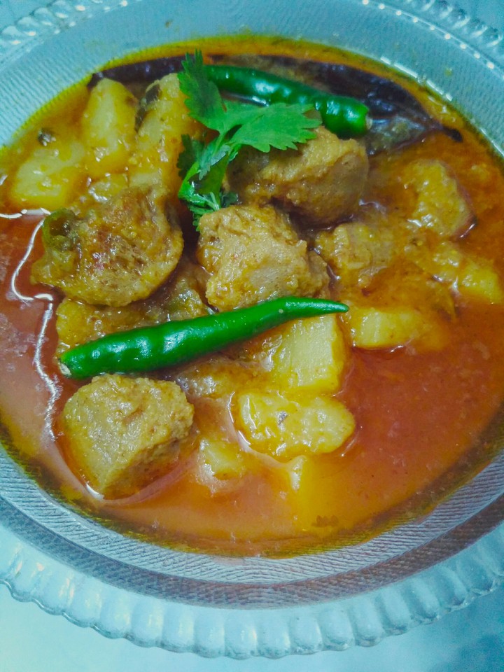 soyabean Aaloo Korma ( soyabean potato gravy)
