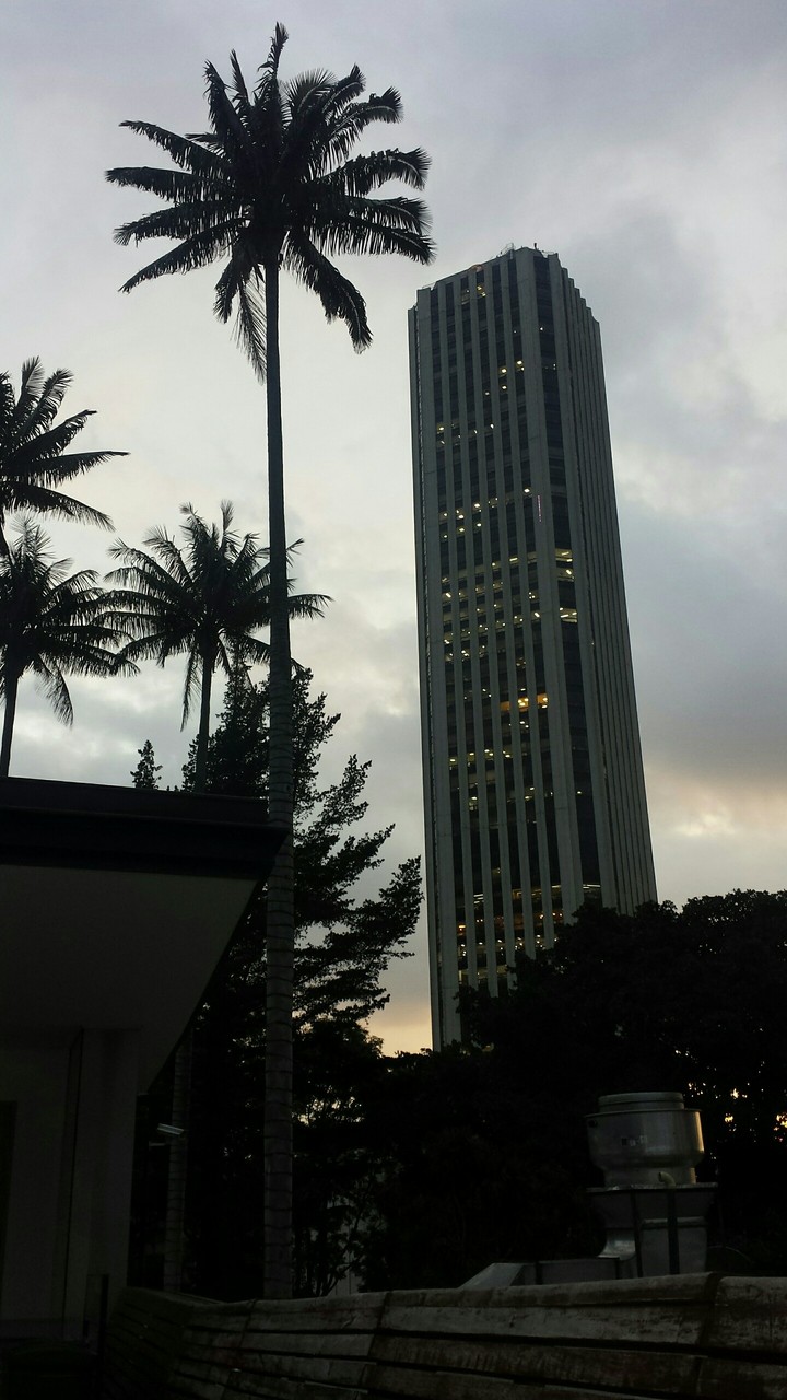 to the night in Bogota (edificio colpatria)
