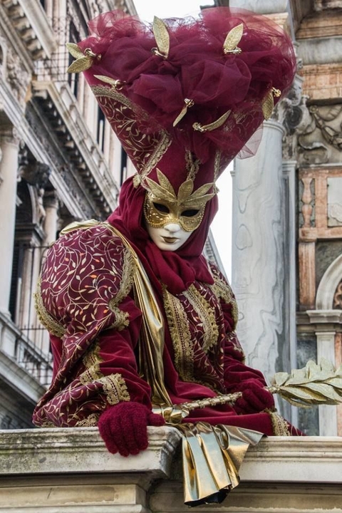 Venice, Charm achtergronden