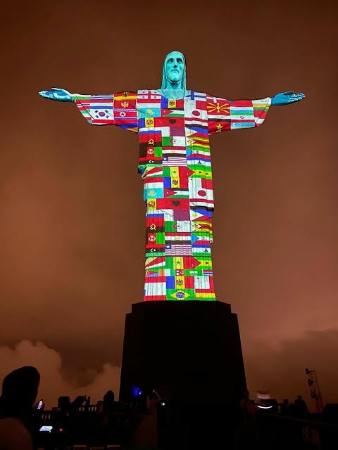 Christ the Redeemer in solidarity with the coronavirus
