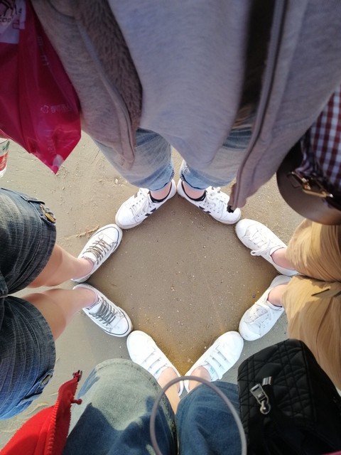 white square on the sands ?