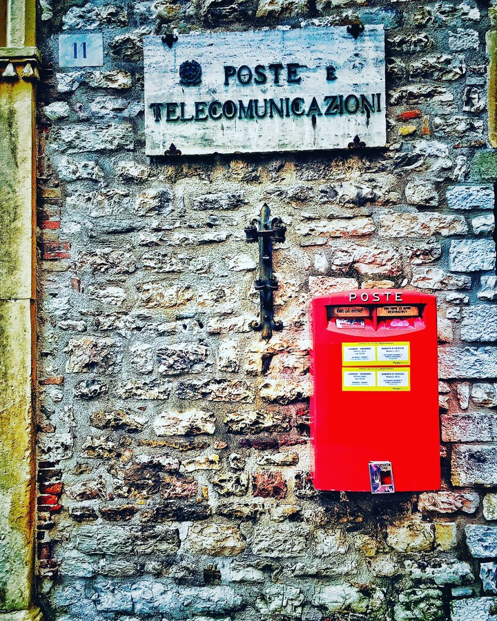 Poste italiane wall
