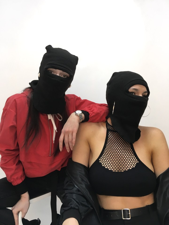 обе две