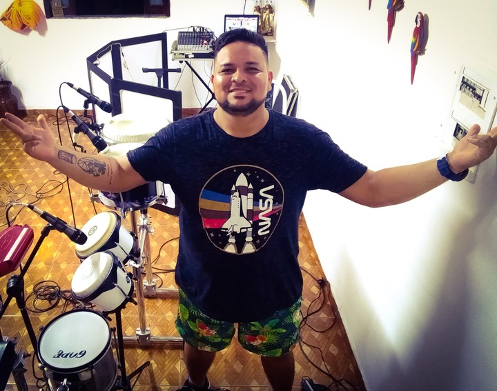 percussionist of Amazon - Léo Oliveira