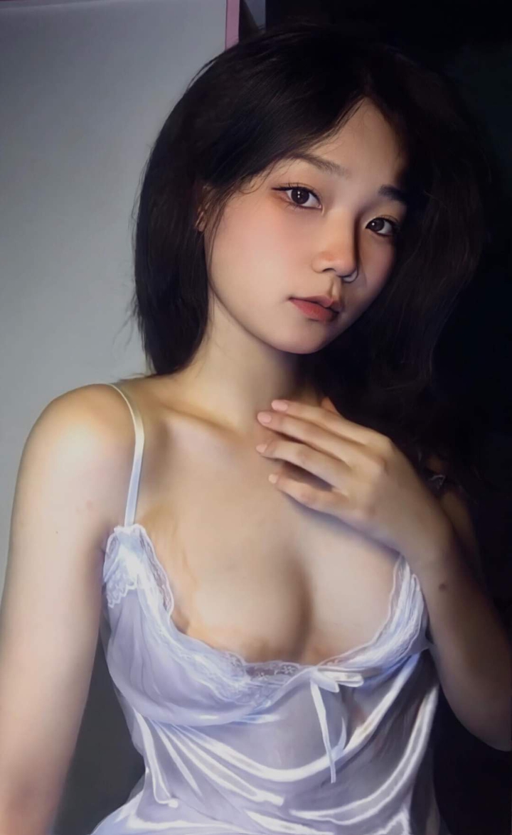 V1 show hot