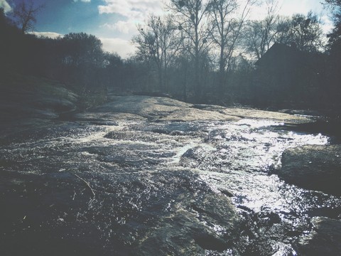 вода и камни