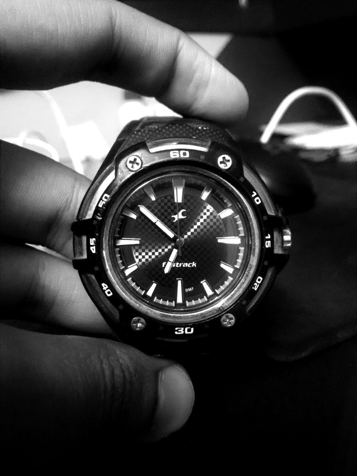 Monochrome watch