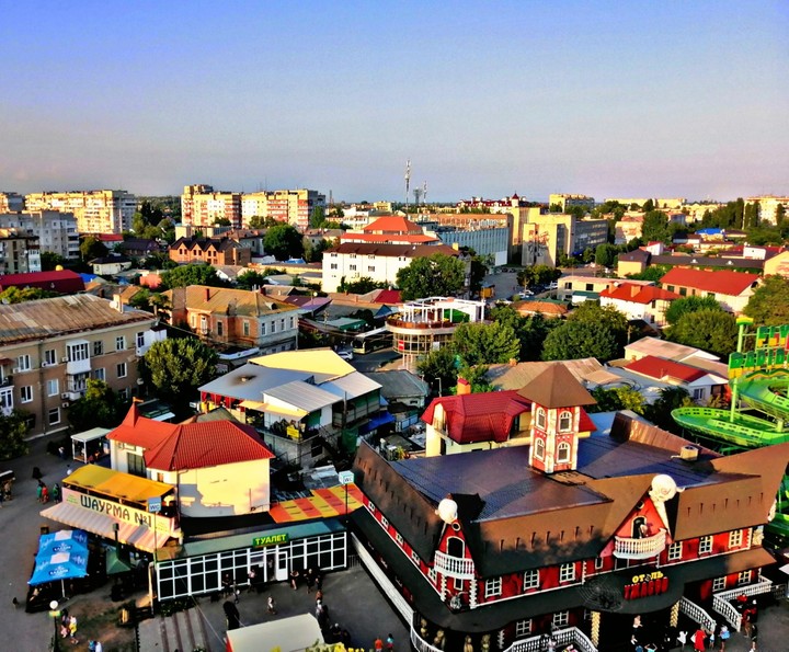 Город